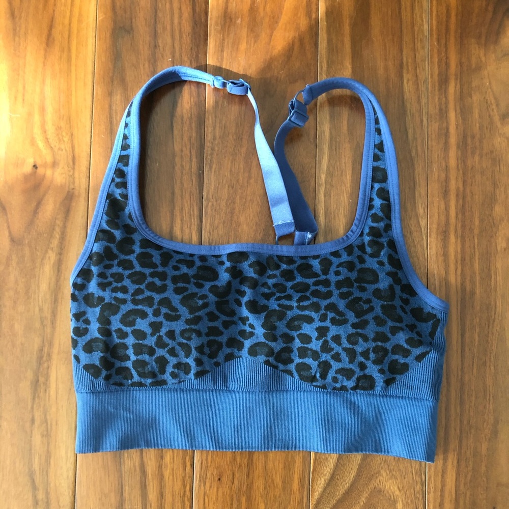 4 @gswat25 leopard Sports Bra w/matching leggings